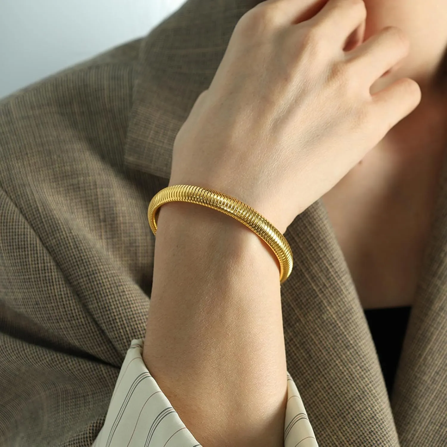 Gold Bracelets for Women, Gold Bangles for Women Chunky Bangle Bracelets for Women Bracelets Stack Tarnish Free Gold Jewelry Set of 3 for Women Accessories for Her Gifts